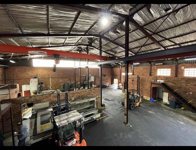 989M² WAREHOUSE FOR SALE IN BRAKPAN CENTRAL